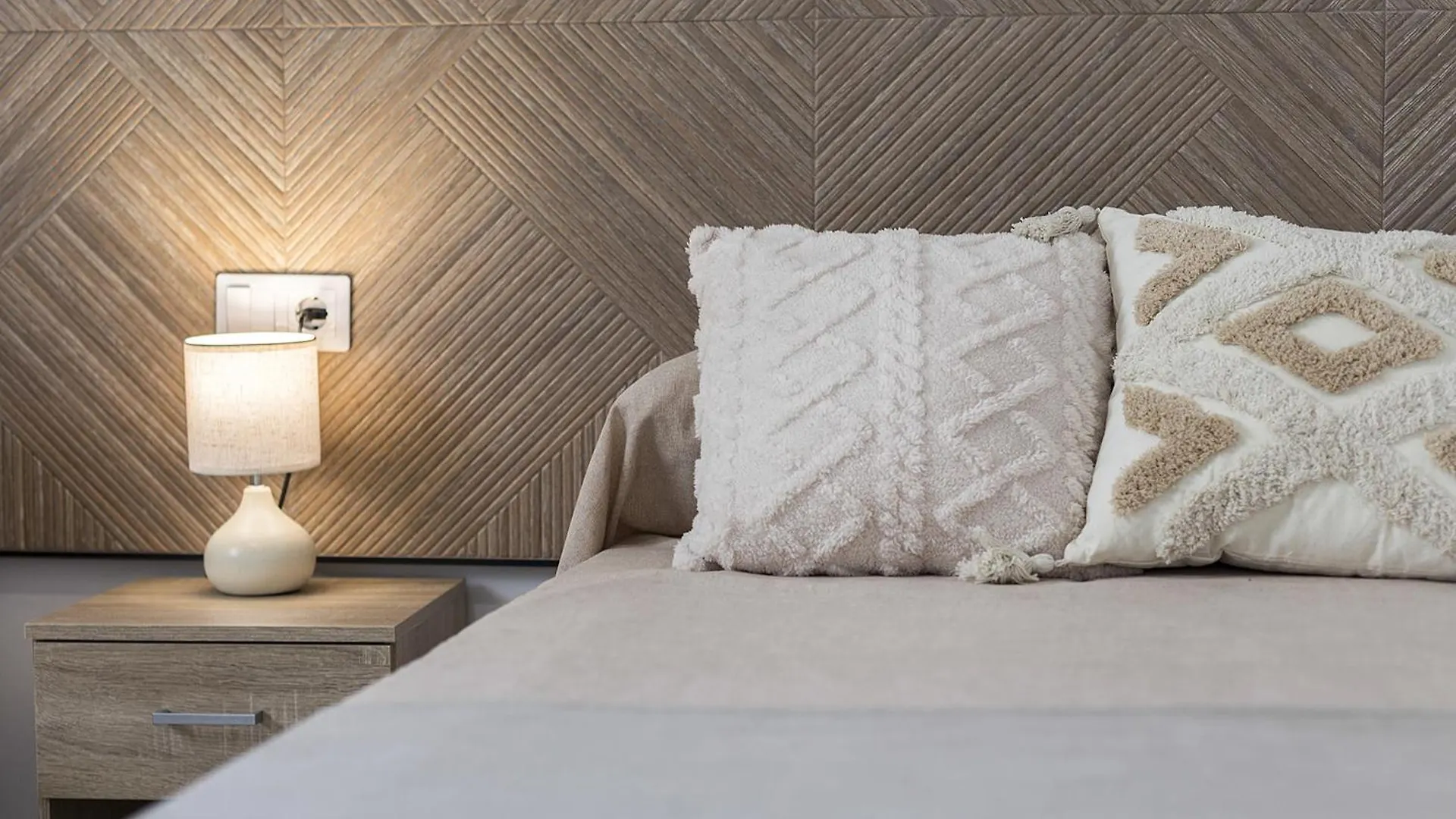 Chic & Bright Costa Ballena Getaway 奇皮奥纳